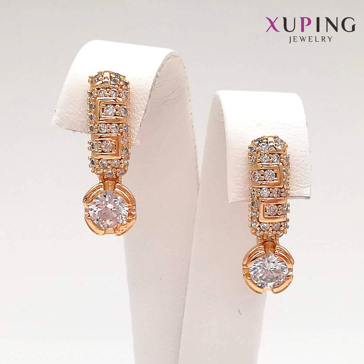 Серьги Xuping, размер 21х7 мм, белые фианиты (куб. цирконий), вес 4 г, позолота 18K, ХР00805 (1)
Серьги Xuping, размер 21х7 мм, белые фианиты (куб. цирконий), вес 4 г, позолота 18K, ХР00805 (1)