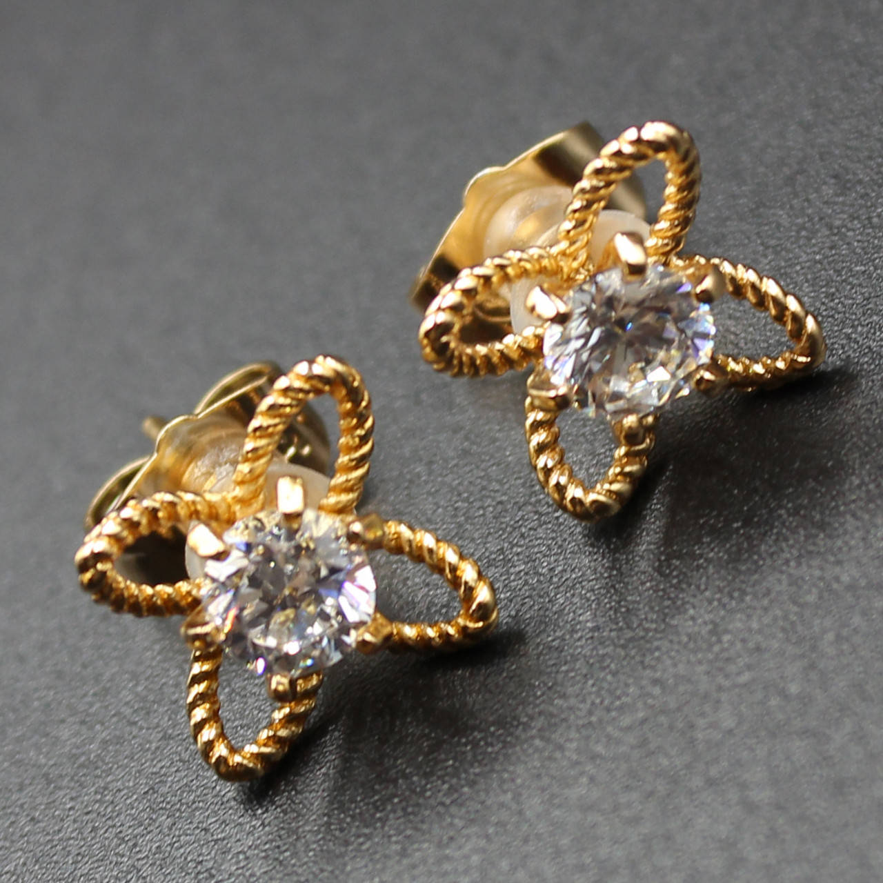 Серьги женские золотистого цвета ребристые Xuping Jewelry Цветочки гвоздики с хрустальными камушками 24K
Серьги женские золотистого цвета ребристые Xuping Jewelry Цветочки гвоздики с хрустальными камушками 24K