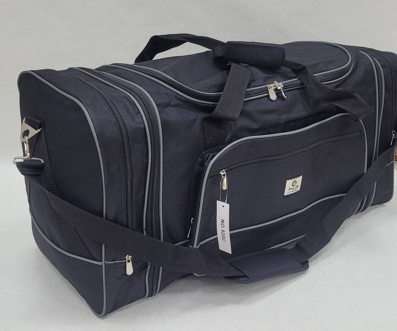 Большая крепкая дорожная сумка DING черная (85х35х32см. 95л.), Черный
Большая крепкая дорожная сумка DING черная (85х35х32см. 95л.), Черный