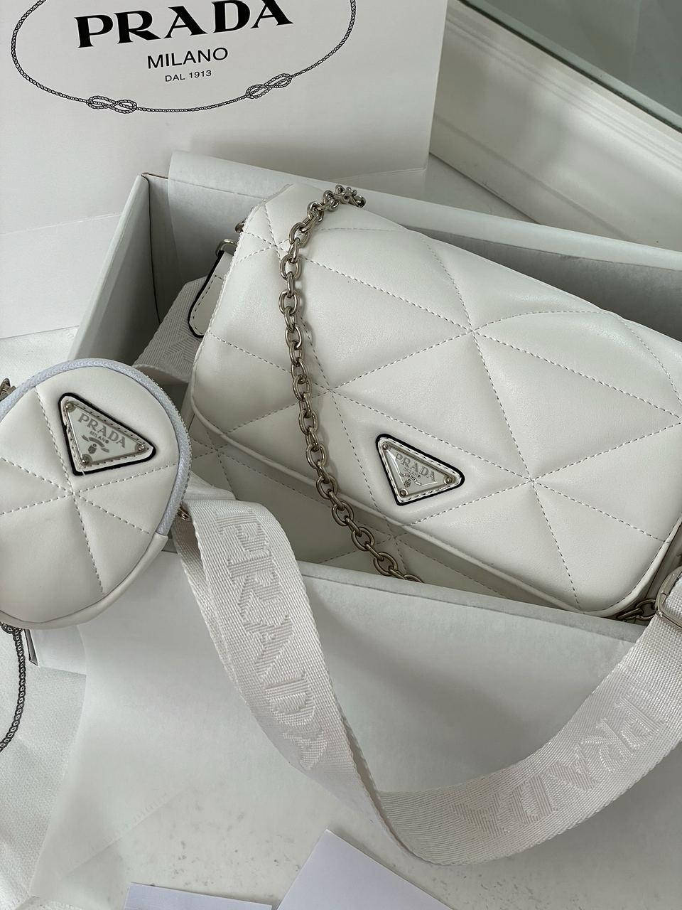 Жіноча сумка Prada Re-Nylon Padded Shoulder White білого кольору Модная Женская сумка белая прада, Белый
Жіноча сумка Prada Re-Nylon Padded Shoulder White білого кольору Модная Женская сумка белая прада, Белый
