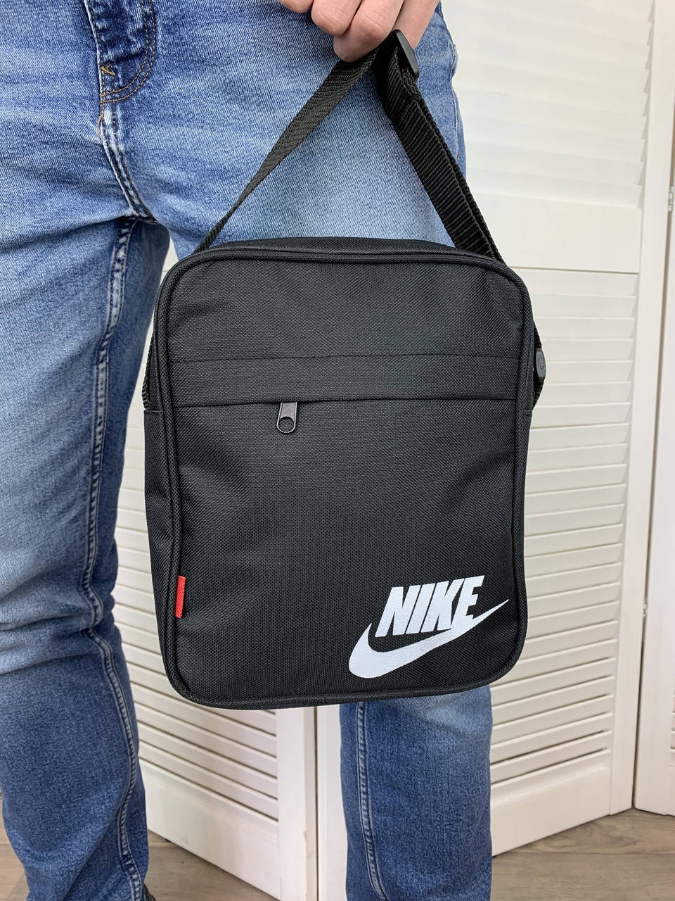 Сумка через плечо найк Nike мужская сумка мессенджер барсетка на плече для ключей мелочи, Черный
Сумка через плечо найк Nike мужская сумка мессенджер барсетка на плече для ключей мелочи, Черный