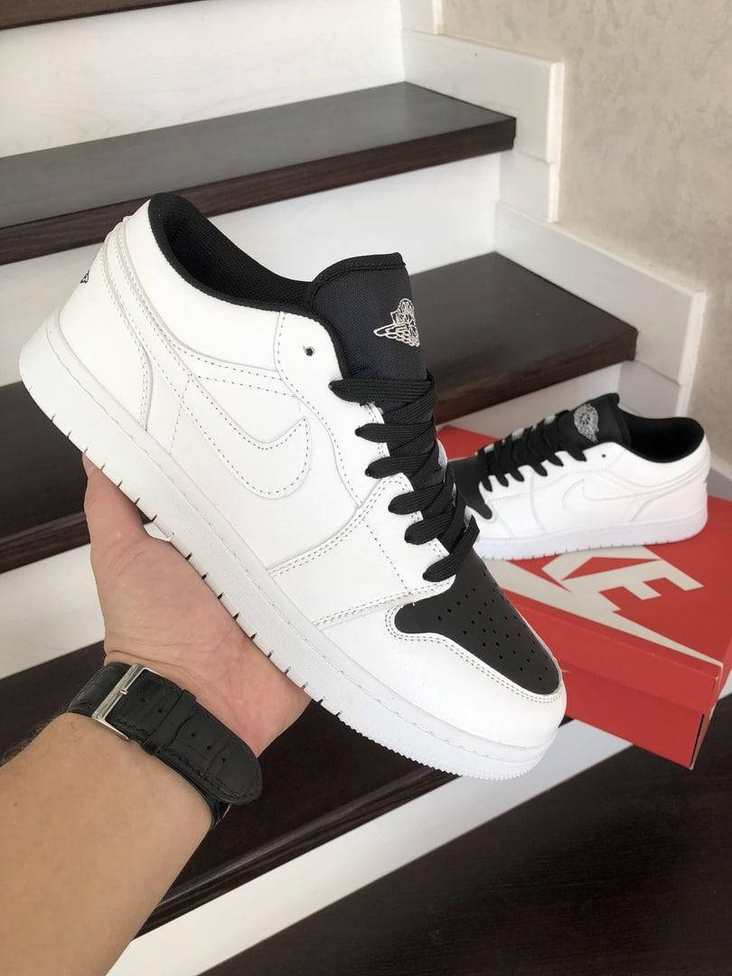 Чоловічі кросівки Nike Air Jordan 1 Low Чорні з Білим + Безкоштовна доставка 45, Черно-белый
Чоловічі кросівки Nike Air Jordan 1 Low Чорні з Білим + Безкоштовна доставка 45, Черно-белый