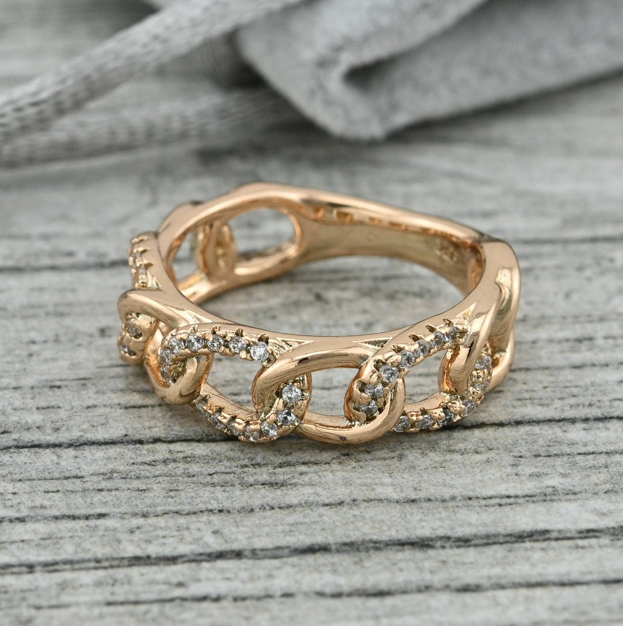 Кольцо Алмазная цепь 37152 ширина 6 мм белые фианиты позолота 18К размер 17
Кольцо Алмазная цепь 37152 ширина 6 мм белые фианиты позолота 18К размер 17