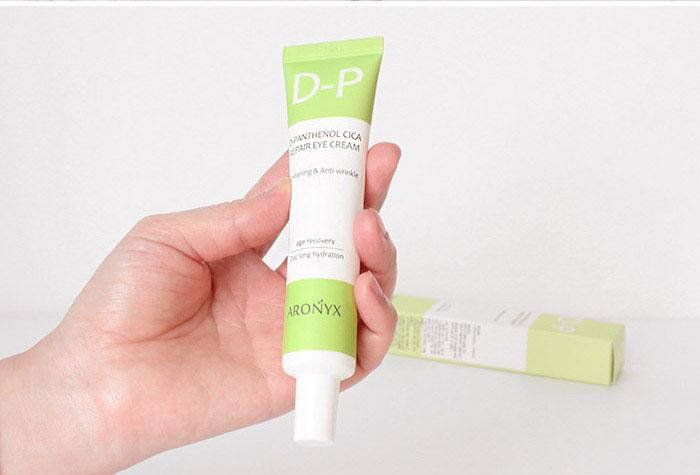 Восстанавливающий крем с D-пантенолом для глаз ARONYX D-PANTHENOL CICA REPAIR EYE CREAM, 40мл.
Восстанавливающий крем с D-пантенолом для глаз ARONYX D-PANTHENOL CICA REPAIR EYE CREAM, 40мл.