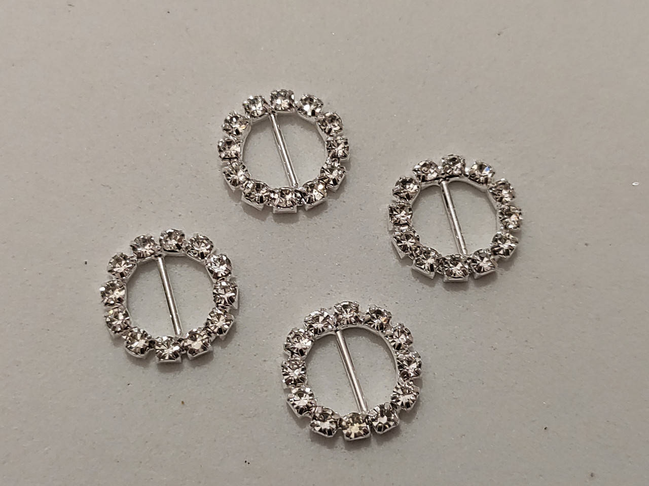 Пряжка для лент "круг " , цвет серебро , размер 1.6 см
Пряжка для лент "круг " , цвет серебро , размер 1.6 см