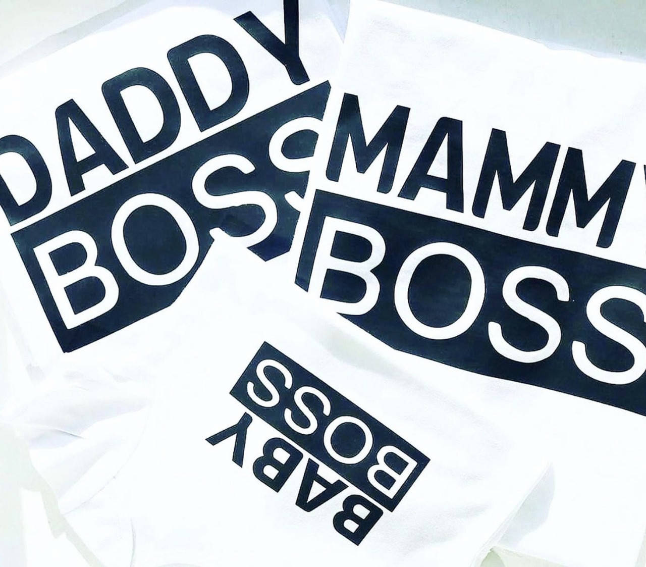 Футболки в стиле Family look для мамы , папы и ребенка -DADDY BOSS \ MAMMY BOSS \ BABY BOSS
Футболки в стиле Family look для мамы , папы и ребенка -DADDY BOSS \ MAMMY BOSS \ BABY BOSS