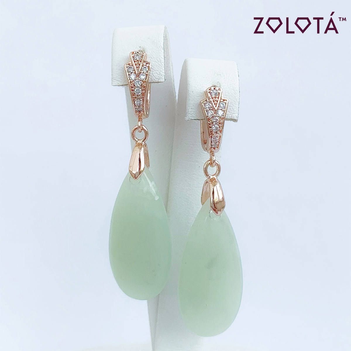 Серьги Zolota, размер 50х14 мм, натуральный камень (жадеит), белые фианиты (куб. цирконий), вес 8 г, позолота
Серьги Zolota, размер 50х14 мм, натуральный камень (жадеит), белые фианиты (куб. цирконий), вес 8 г, позолота