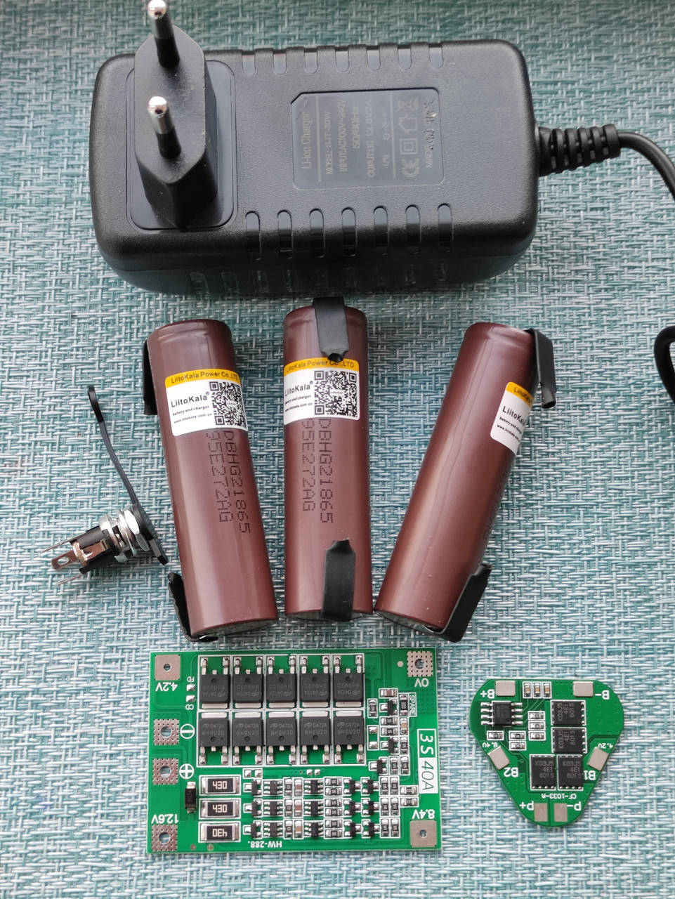 Комплект На Шуруповёрт 9.6-12.6v+зарядка 2Ампера/перепаковка/сборка/bms 3S/40A/60A/18650 Li-ion /
Комплект На Шуруповёрт 9.6-12.6v+зарядка 2Ампера/перепаковка/сборка/bms 3S/40A/60A/18650 Li-ion /