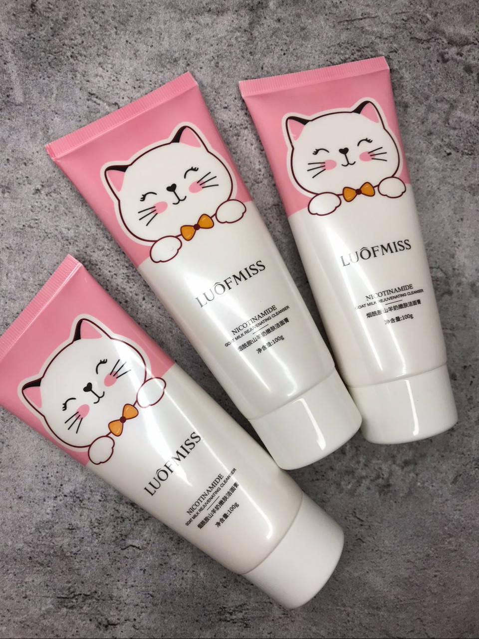 Пінка для вмивання обличчя Luofmiss Nicotinamide Goat Milk Cleanser з натуральним козячим молоком 100 g
Пінка для вмивання обличчя Luofmiss Nicotinamide Goat Milk Cleanser з натуральним козячим молоком 100 g
