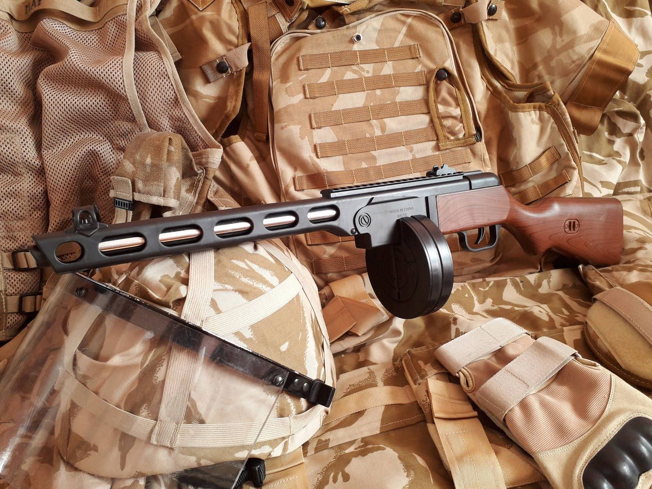 Автомат ППШ-41 с барабанным магазином и штурмовым прицелом на пластиковых шариках 6мм., Черный
Автомат ППШ-41 с барабанным магазином и штурмовым прицелом на пластиковых шариках 6мм., Черный