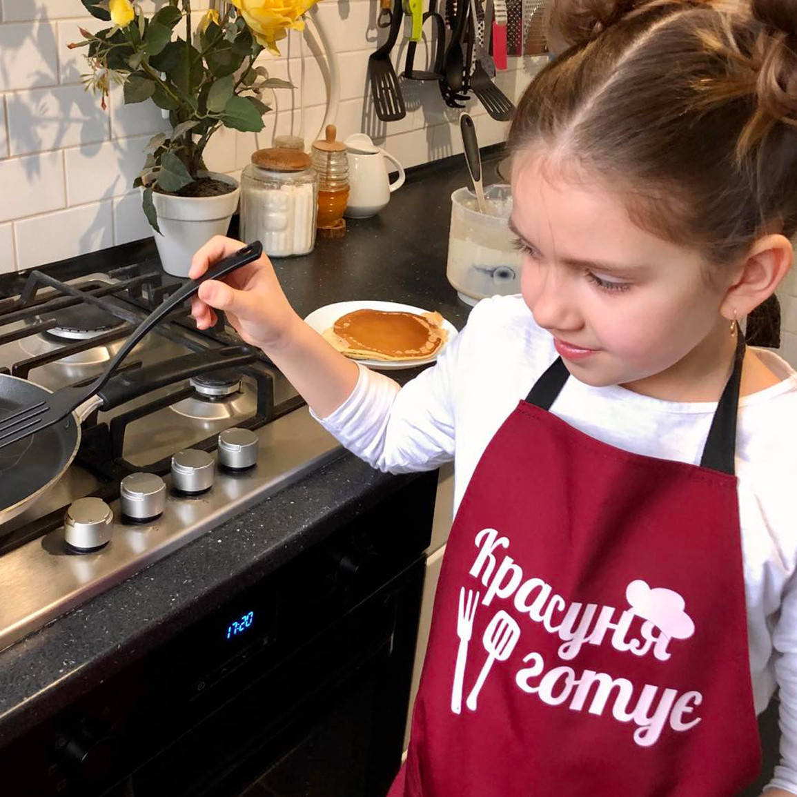 Фартук детский "Красуня готує" бордо, Бордовый 
Фартук детский "Красуня готує" бордо, Бордовый