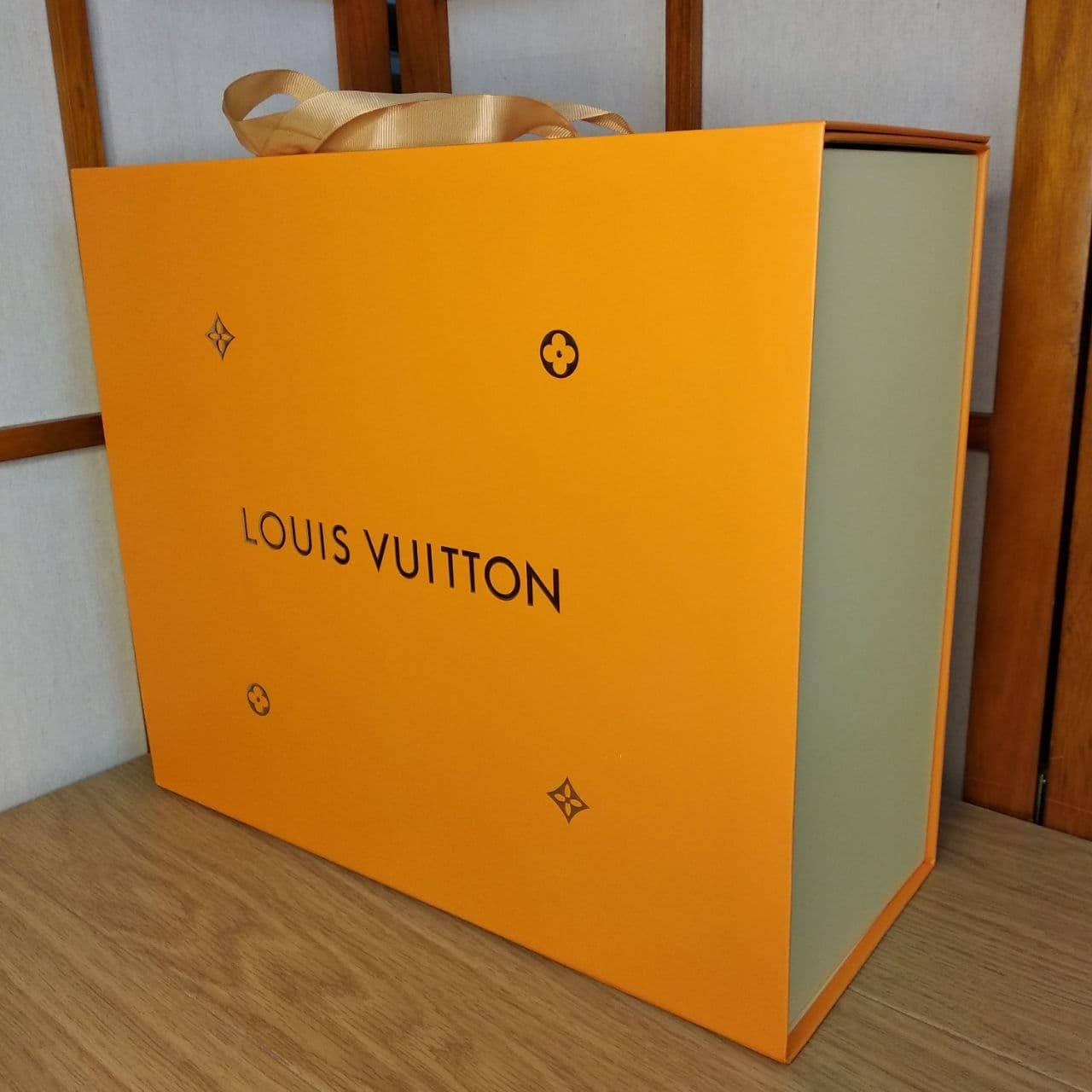 Подарочная коробка Louis Vuitton супер maxi
Подарочная коробка Louis Vuitton супер maxi