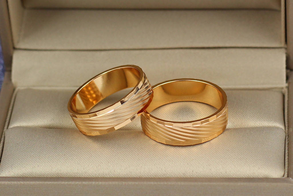 Обручальное кольцо Xuping Jewelry рисунок косая полоска 6 мм р 16,17,18,19 золотистое 17
Обручальное кольцо Xuping Jewelry рисунок косая полоска 6 мм р 16,17,18,19 золотистое 17