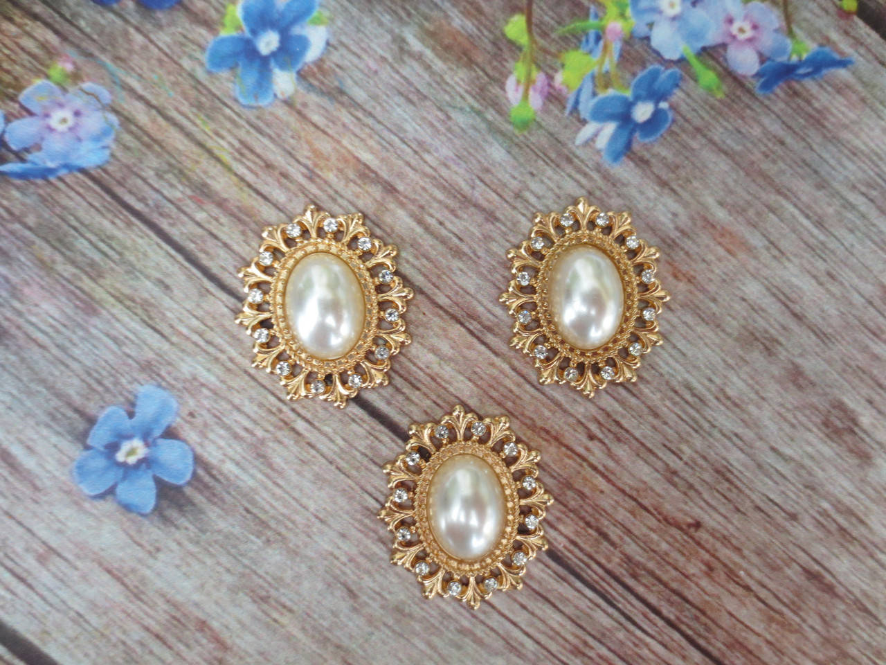 Металлический клеевой декор, 27х23 мм, цвет оправы золото, цвет камня ЖЕМЧУЖНЫЙ, 1 шт, Белый
Металлический клеевой декор, 27х23 мм, цвет оправы золото, цвет камня ЖЕМЧУЖНЫЙ, 1 шт, Белый