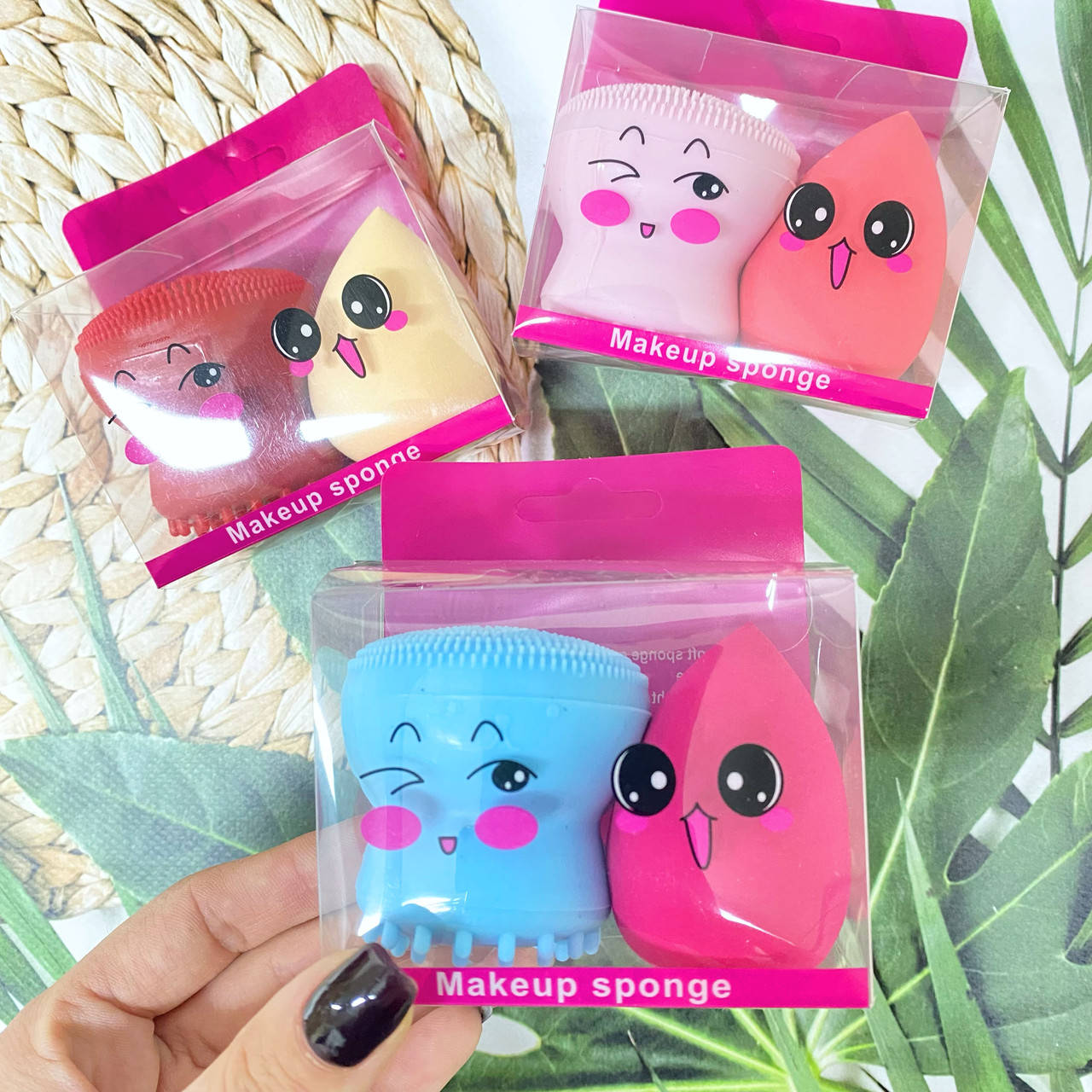 Набор спонж-массажер для умывания и спонж для макияжа
Набор спонж-массажер для умывания и спонж для макияжа