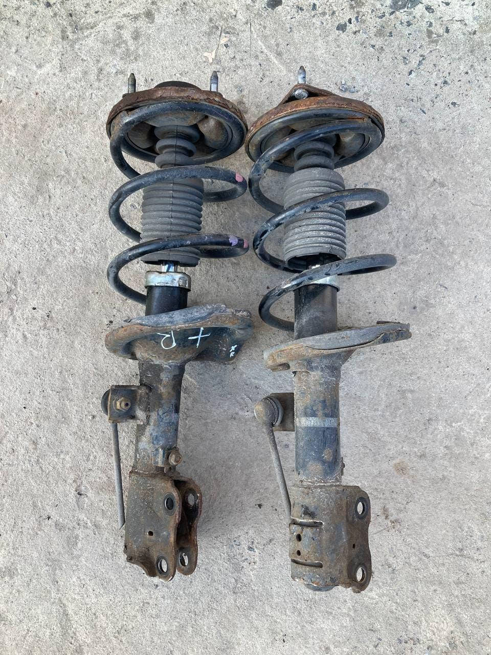 Передние амортизаторы Mitsubishi Lancer X 
Передние амортизаторы Mitsubishi Lancer X