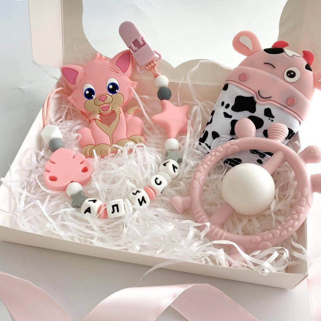 Подарки для новорожденных с именной игрушкой грызунок Котик Том , на выписку, крестины, полгода, для девочки
Подарки для новорожденных с именной игрушкой грызунок Котик Том , на выписку, крестины, полгода, для девочки