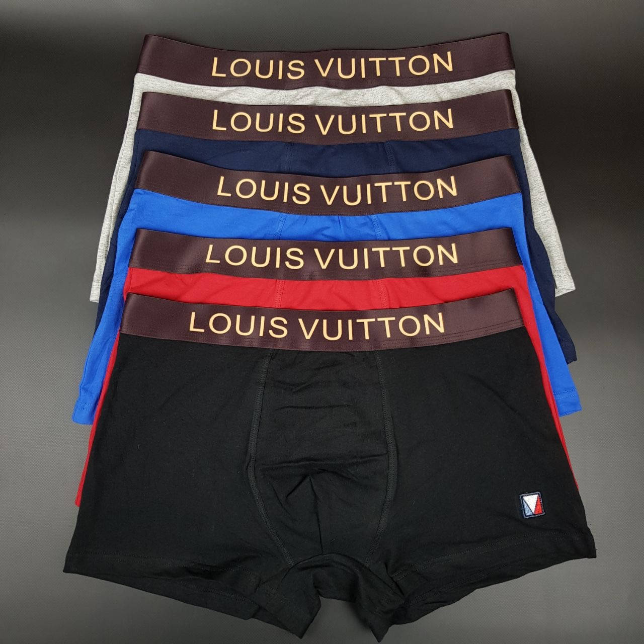 Набор мужских трусов Louis Vuitton (5шт.) Луи Виттон в подарочной упаковке Размер M, Разные цвета
Набор мужских трусов Louis Vuitton (5шт.) Луи Виттон в подарочной упаковке Размер M, Разные цвета