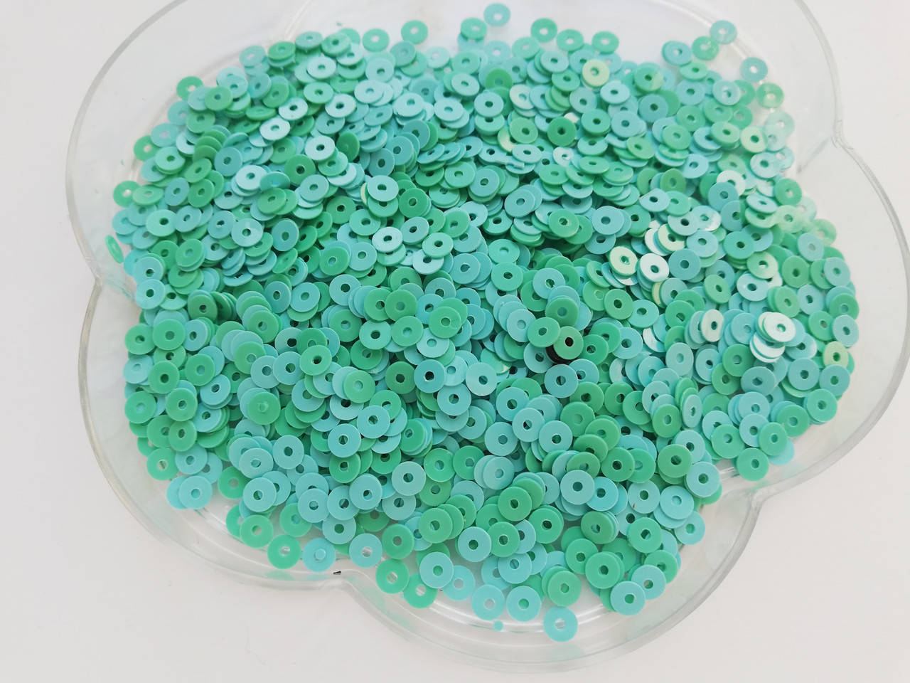 Паєтки 4 мм Мікс блакитного та бірюзового 5 г Індія 
Паєтки 4 мм Мікс блакитного та бірюзового 5 г Індія