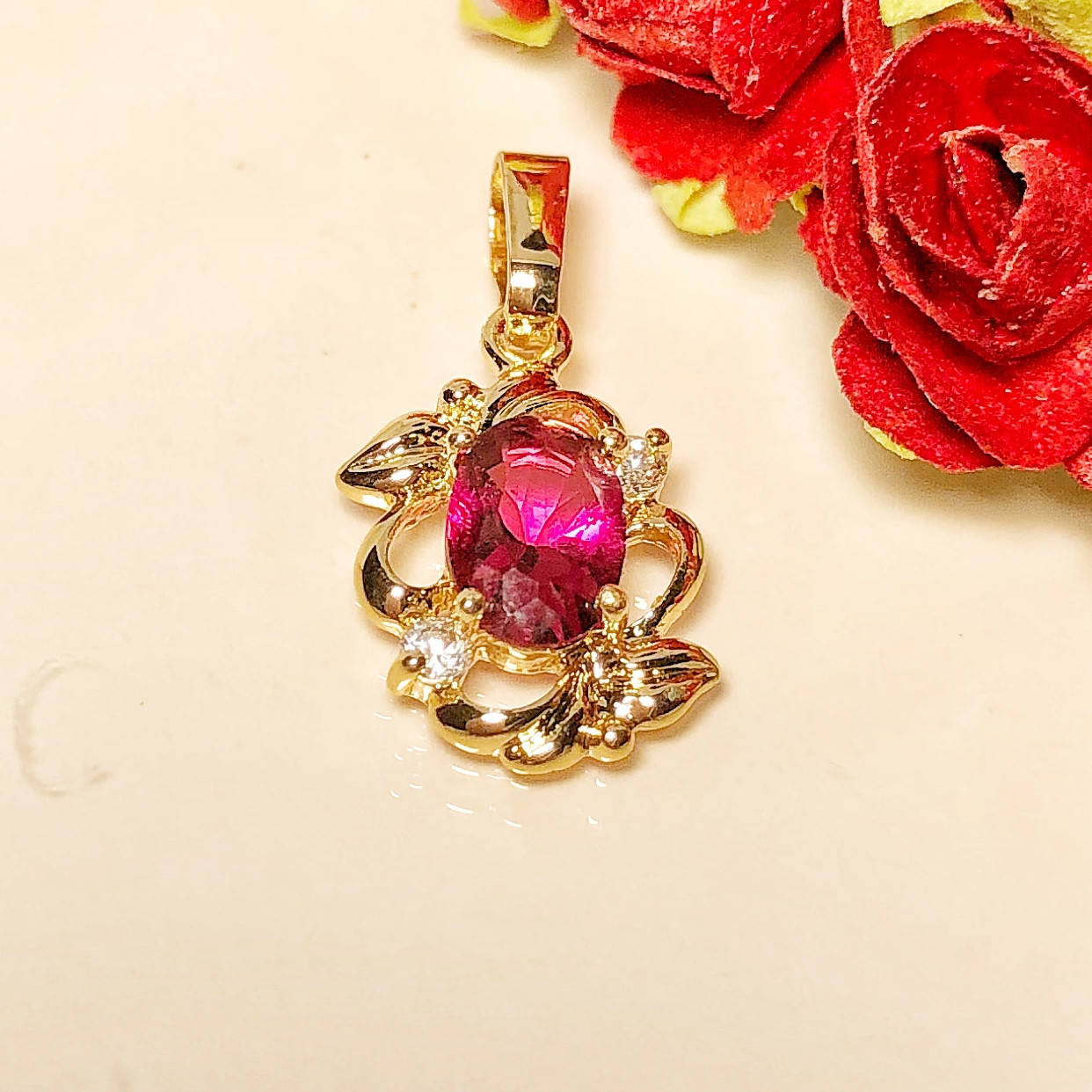 Подвеска PS 530, Высота17 мм, ширина 10 мм, Малиновый фианит, позолота РО
Подвеска PS 530, Высота17 мм, ширина 10 мм, Малиновый фианит, позолота РО