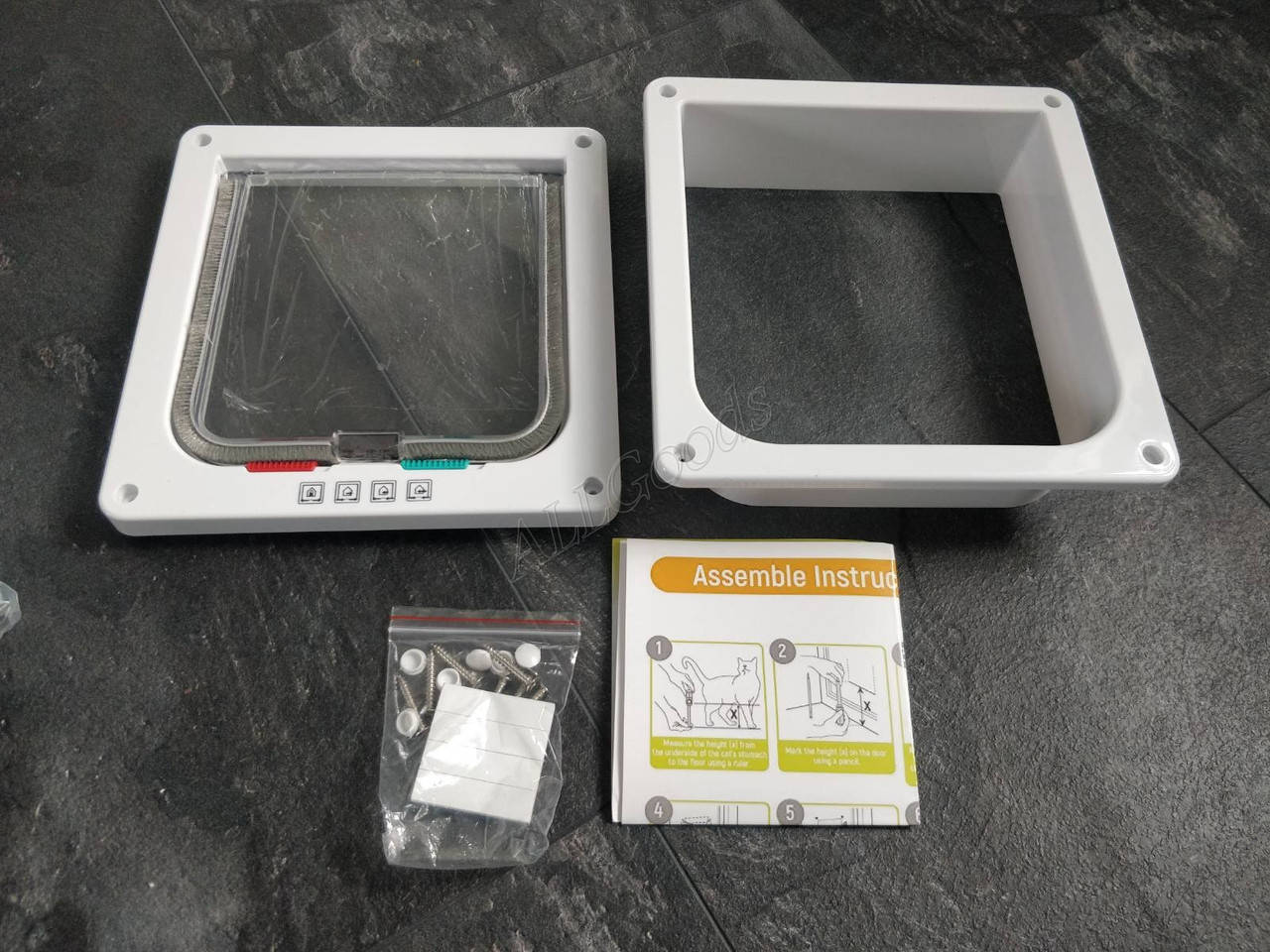 Дверь двусторонняя для котов и мелких собак Белая. размер M (19,8х19х5,5см)
Дверь двусторонняя для котов и мелких собак Белая. размер M (19,8х19х5,5см)