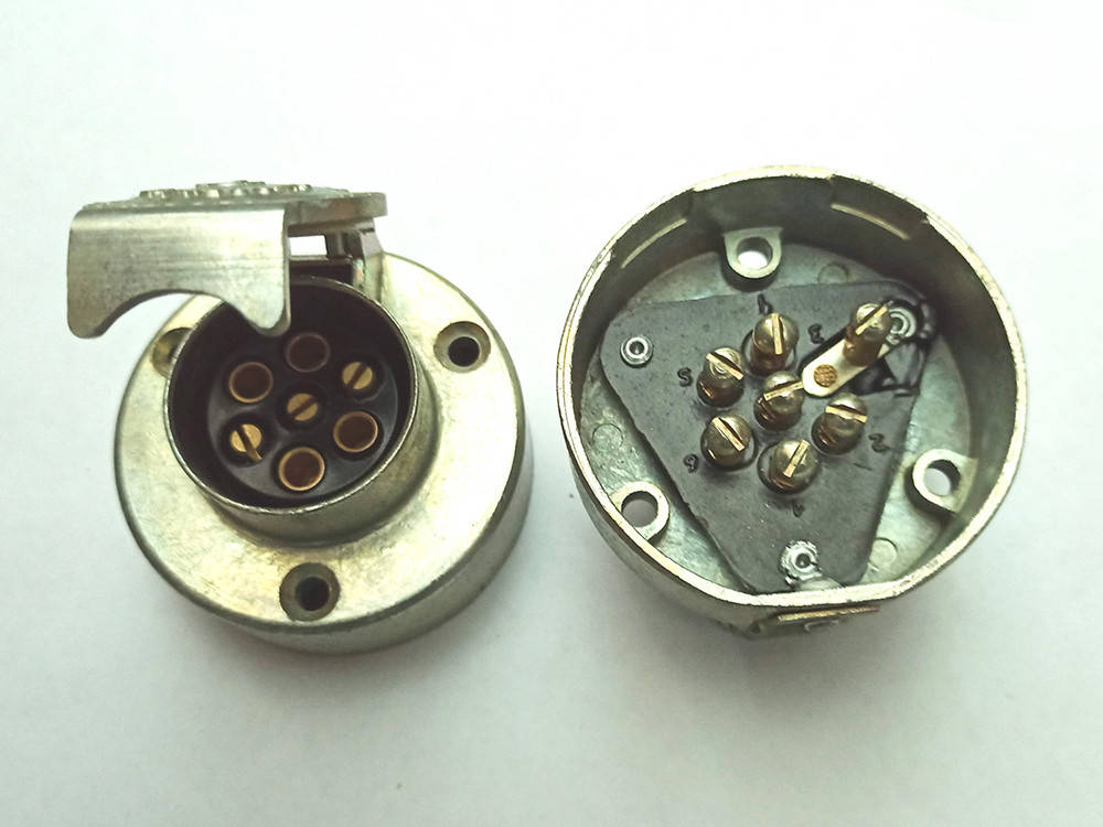 Мама фаркопа розетка металлическая 12в (ПС-300-100)
Мама фаркопа розетка металлическая 12в (ПС-300-100)