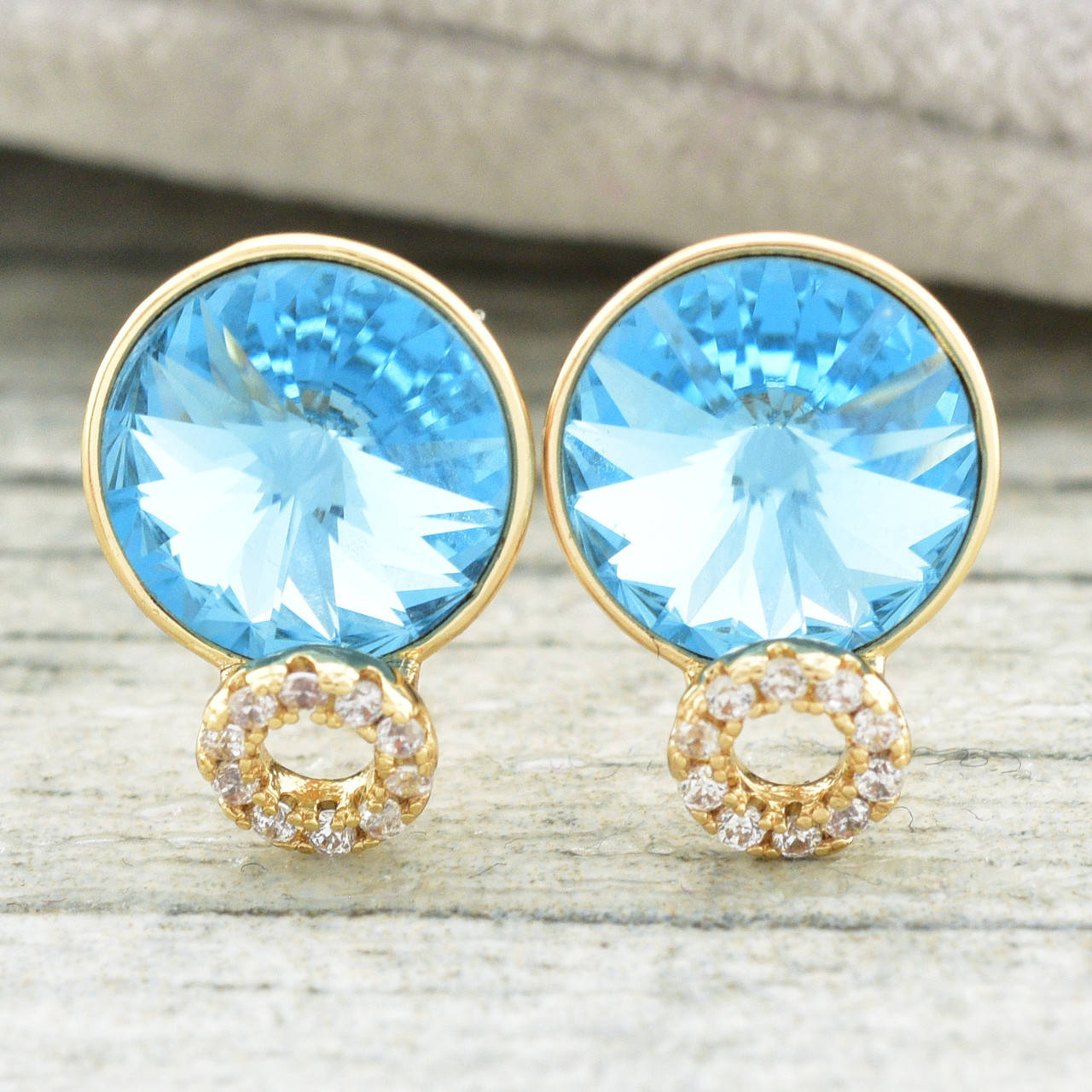 Серьги Xuping с кристаллами Swarovski 83017 размер 12х9 мм цвет светло-бирюзовый позолота 18К
Серьги Xuping с кристаллами Swarovski 83017 размер 12х9 мм цвет светло-бирюзовый позолота 18К