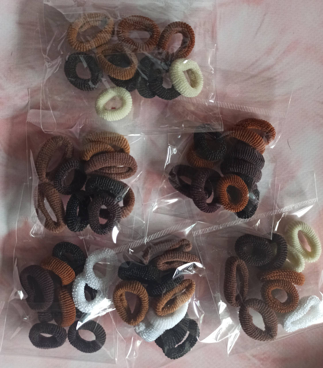 Резинка махровая микс (коричневые, белые, чёрные, крем) 
Резинка махровая микс (коричневые, белые, чёрные, крем)