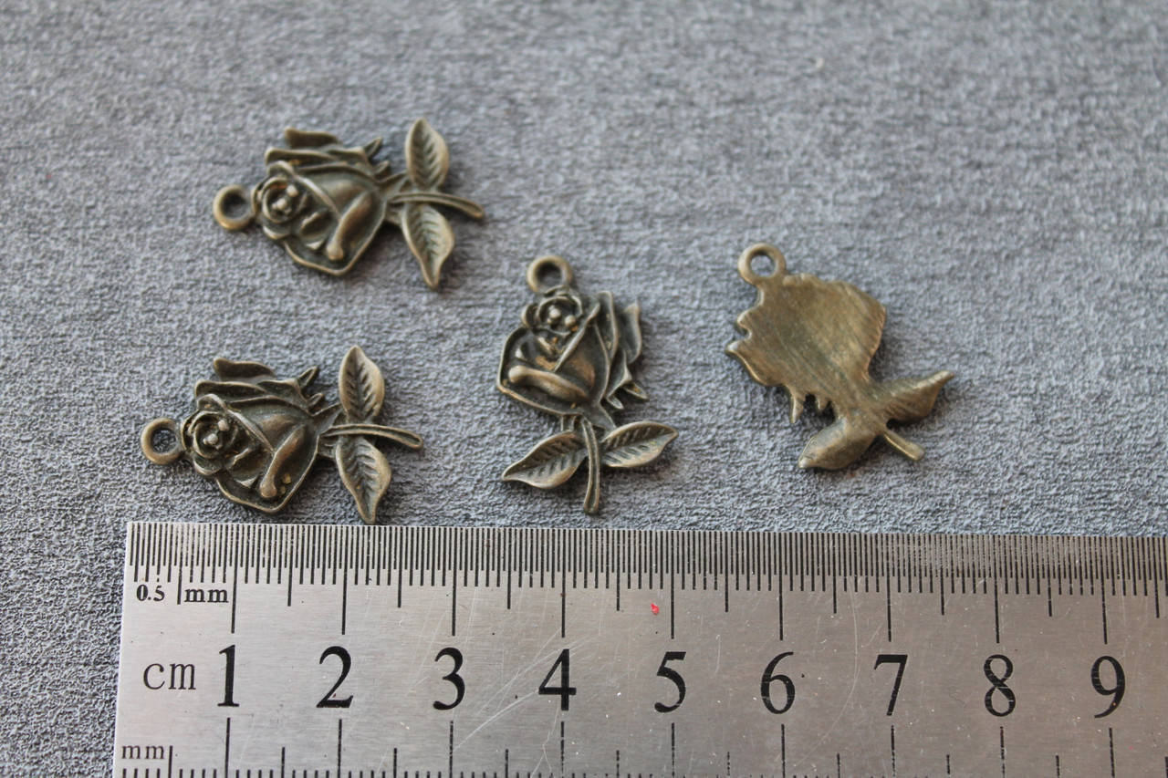 Подвеска роза, цвет - бронза, 1 шт 
Подвеска роза, цвет - бронза, 1 шт