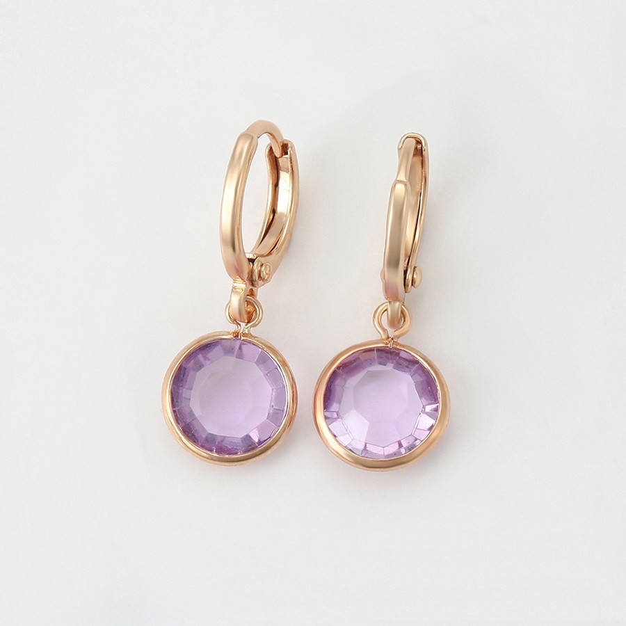 Серьги-кольца с подвесками из сиреневых кристаллов фирма Xuping позолота 18к. 
Серьги-кольца с подвесками из сиреневых кристаллов фирма Xuping позолота 18к.