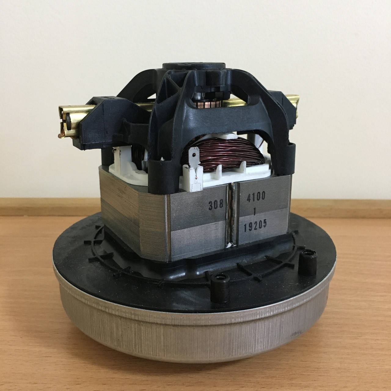 Двигатель (мотор) 1800W 309.1 793324 для пылесоса Zelmer Syrius ZVC412KTUA, ZVC412HQUA (1600.0HQ) Оригинал
Двигатель (мотор) 1800W 309.1 793324 для пылесоса Zelmer Syrius ZVC412KTUA, ZVC412HQUA (1600.0HQ) Оригинал