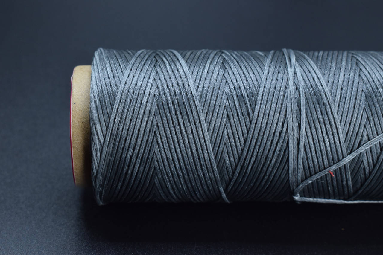 Нить Galaces плоская вощенная 0.8 мм, светло-серый (s039)
Нить Galaces плоская вощенная 0.8 мм, светло-серый (s039)