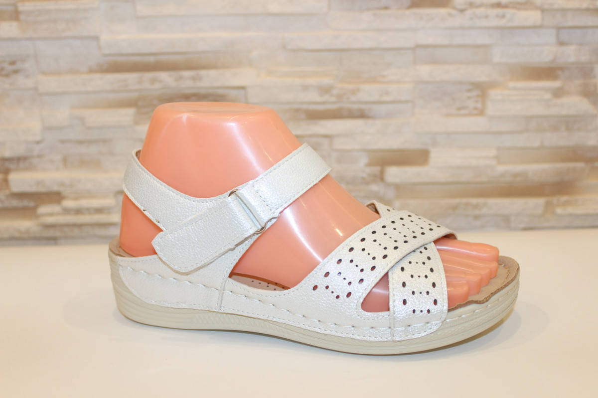 Босоножки женские белые на танкетке Б358 
Босоножки женские белые на танкетке Б358