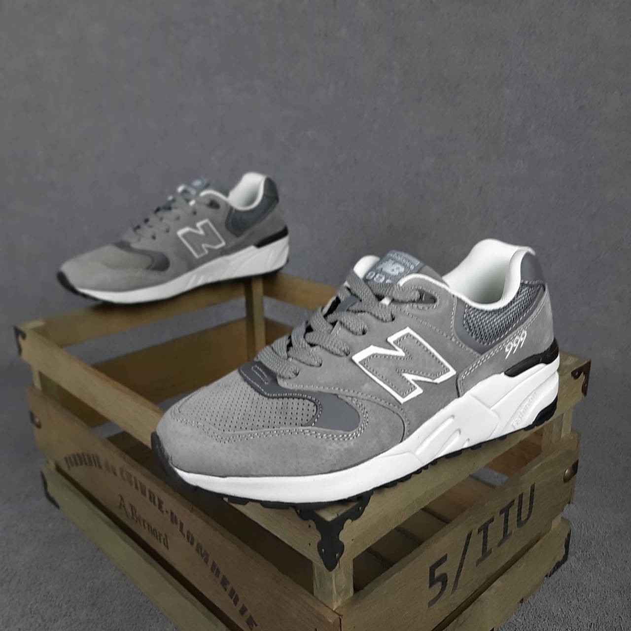 New Balance 999 серые мужские демисезонные кроссовки. Лето/осень/весна, мужские замшевые кроссовки. 44, Серый
New Balance 999 серые мужские демисезонные кроссовки. Лето/осень/весна, мужские замшевые кроссовки. 44, Серый