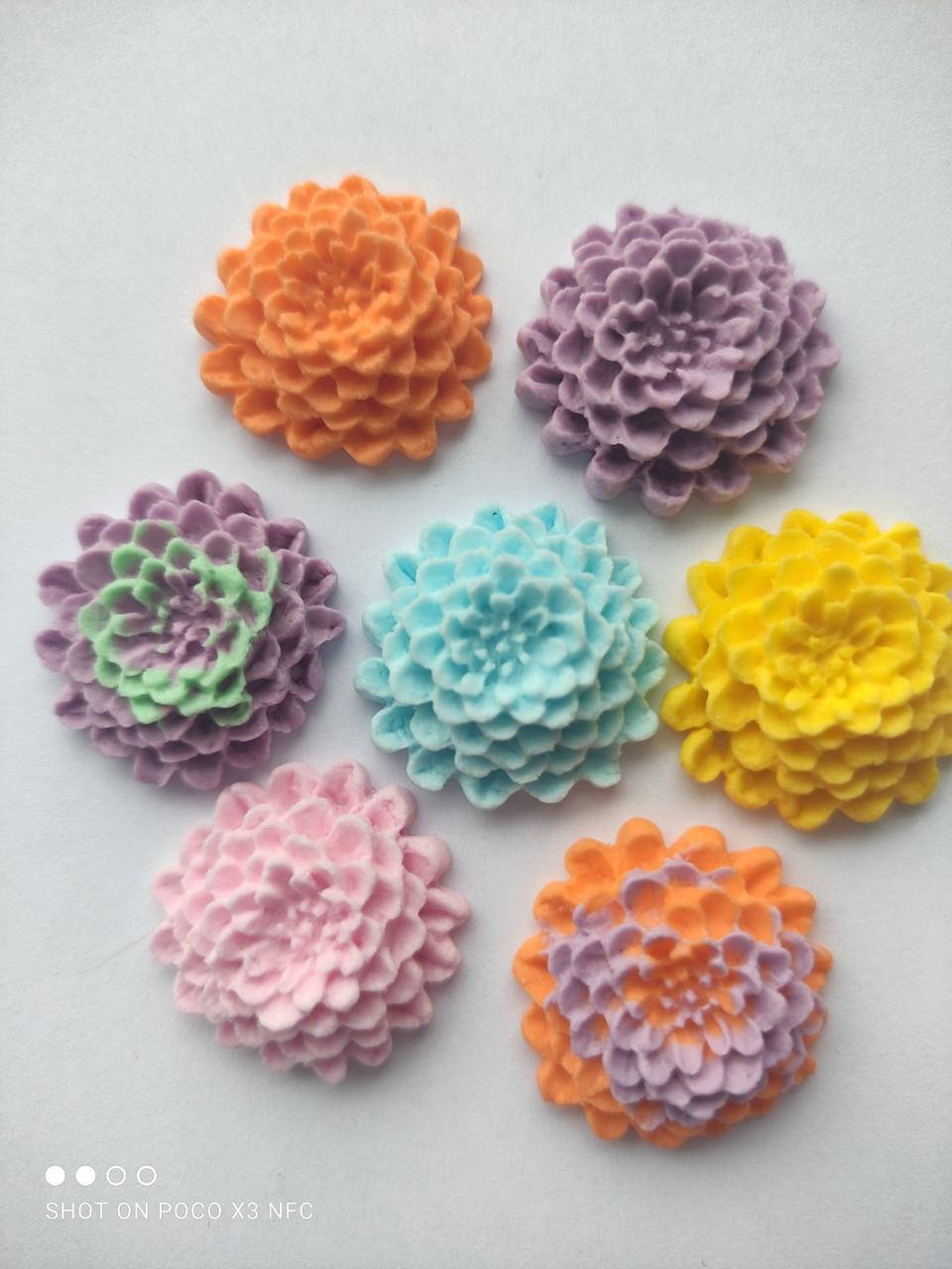 Сахарные цветы хризантема для украшения кондитерских изделий
Сахарные цветы хризантема для украшения кондитерских изделий