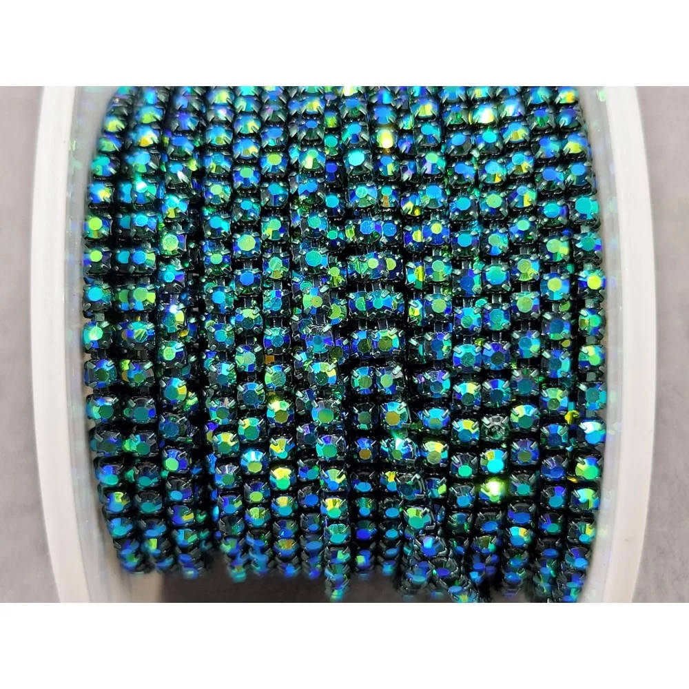 Стразовая цепочка плотная с переливом синяя бирюзовая, оправа под цвет страз, размер ss6 (2 mm) 1м.
Стразовая цепочка плотная с переливом синяя бирюзовая, оправа под цвет страз, размер ss6 (2 mm) 1м.