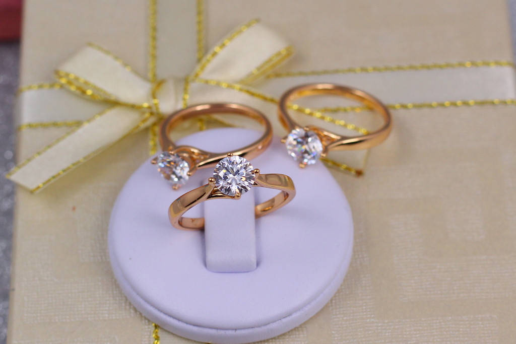 Кольцо Xuping Jewelry с зауженными краями возле камня крепление ромбиком 7 мм р 16 золотистое
Кольцо Xuping Jewelry с зауженными краями возле камня крепление ромбиком 7 мм р 16 золотистое