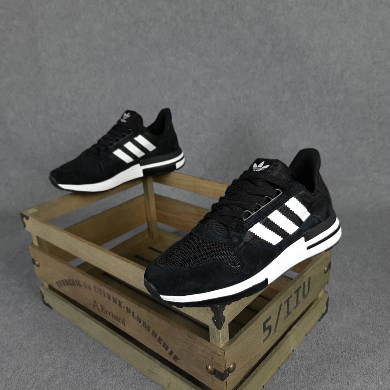Adidas ZX 750 мужские демисезонные черные кроссовки на шнурках. Весенние мужские замшевые кроссы, Черный
Adidas ZX 750 мужские демисезонные черные кроссовки на шнурках. Весенние мужские замшевые кроссы, Черный
