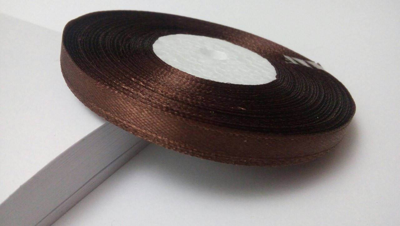 Лента атласная 0,6 см №22 коричневая (32 метра)
Лента атласная 0,6 см №22 коричневая (32 метра)