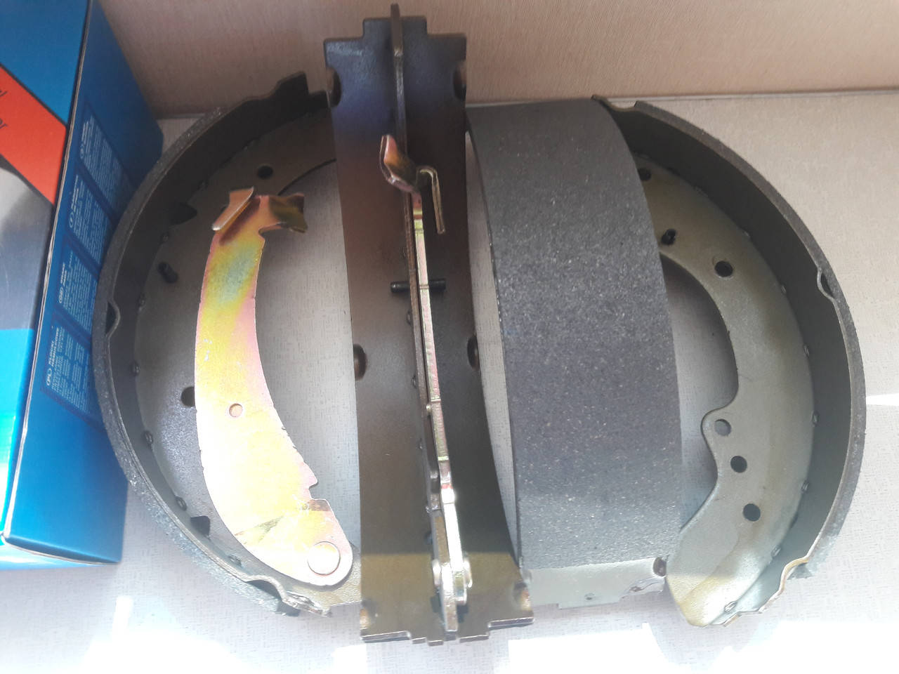 Тормозные колодки задние R15 на Fiat Ducato 230, Peugeot Boxer, Citroen Jumper (1994-2002), 77362429, 4241H4
Тормозные колодки задние R15 на Fiat Ducato 230, Peugeot Boxer, Citroen Jumper (1994-2002), 77362429, 4241H4