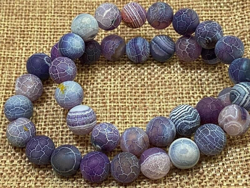 Бусины на нитке натуральный камень Агат "морозный" полосатый синий фиолетовый d=10мм
Бусины на нитке натуральный камень Агат "морозный" полосатый синий фиолетовый d=10мм