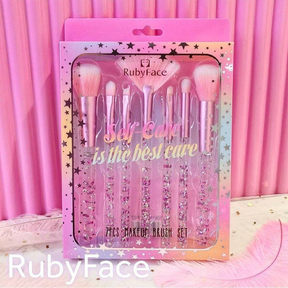 Набор кистей для макияжа Ruby Face Self-Care is the best care pink 7 предметов
Набор кистей для макияжа Ruby Face Self-Care is the best care pink 7 предметов