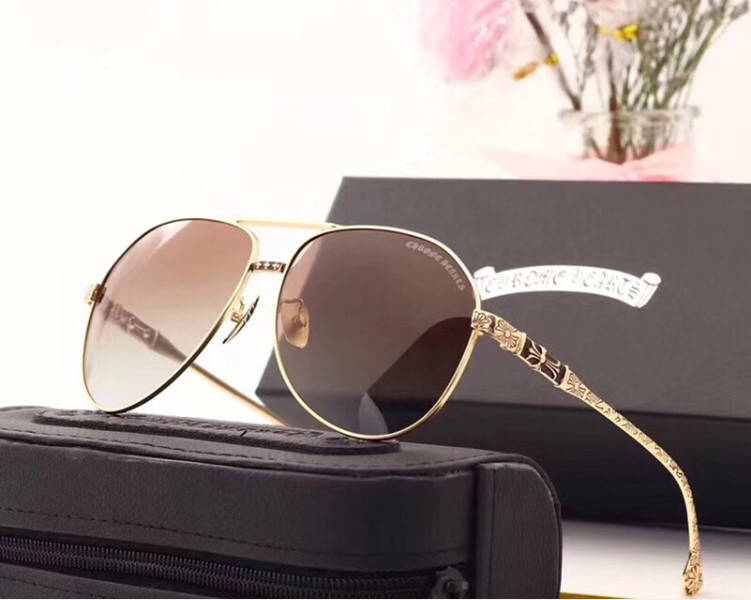 Мужские солнцезащитные очки в стиле Chrome Hearts (1317) brown, Коричневый
Мужские солнцезащитные очки в стиле Chrome Hearts (1317) brown, Коричневый