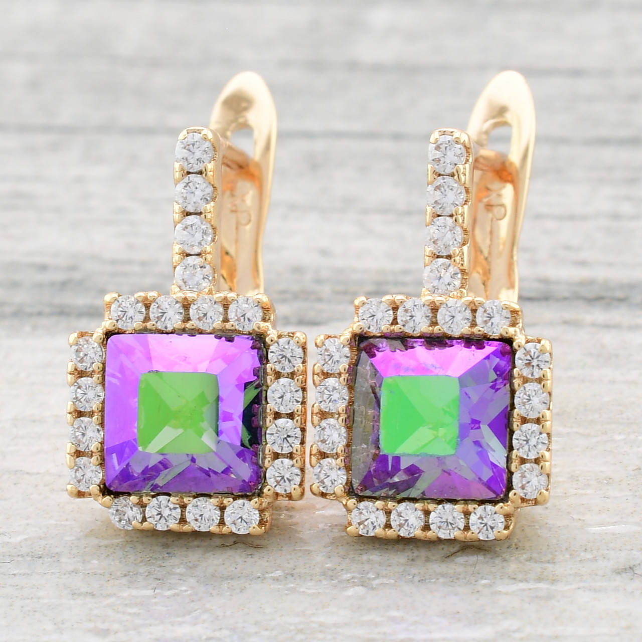 Серьги Xuping с кристаллами Swarovski 83027расп темные камни размер 16х9 мм цвет райское сияние позолота 18К
Серьги Xuping с кристаллами Swarovski 83027расп темные камни размер 16х9 мм цвет райское сияние позолота 18К
