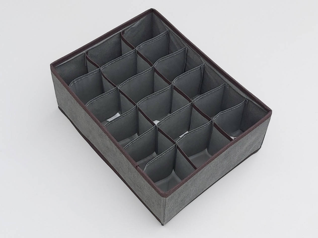 Органайзер 32*24*12 см на 18 отделений для хранения мелких предметов одежды. Цвет серый.
Органайзер 32*24*12 см на 18 отделений для хранения мелких предметов одежды. Цвет серый.