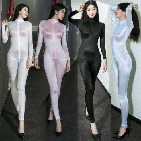 Стрейчевый комбинезон 
Стрейчевый комбинезон