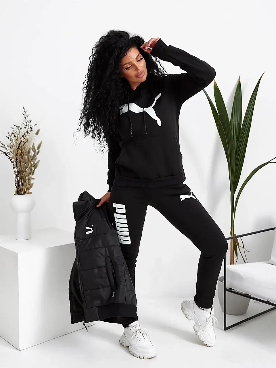 Женский спортивный костюм Puma тройка на флисе: штаны худи и жилетка на синтепоне чёрный 44 46 48 50, Черный
Женский спортивный костюм Puma тройка на флисе: штаны худи и жилетка на синтепоне чёрный 44 46 48 50, Черный