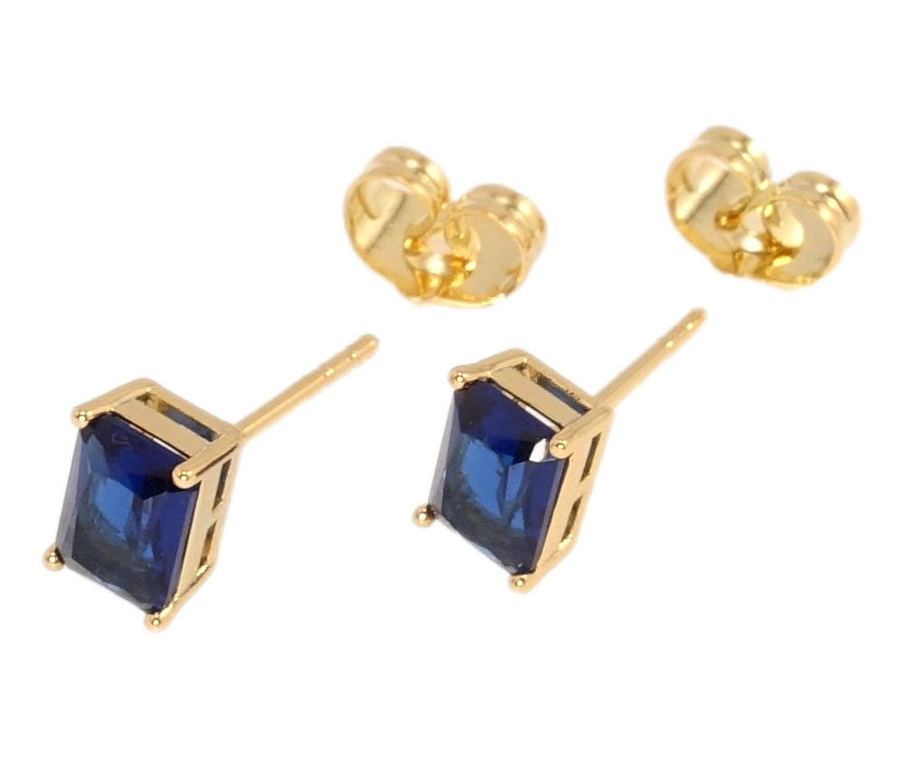Серьги Xuping Позолота 18K гвоздики (пусеты) "Прямоугольные синие кристаллы в крапановой оправе" 5х7мм
Серьги Xuping Позолота 18K гвоздики (пусеты) "Прямоугольные синие кристаллы в крапановой оправе" 5х7мм