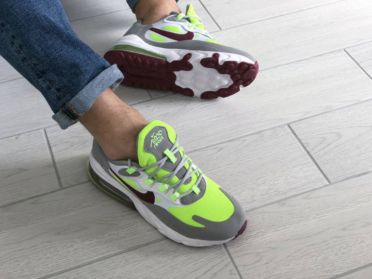 Чоловічі кросівки 10412 Nike Air Max 270 React сірі із салатовим + Безкоштовна доставка 43, Серый
Чоловічі кросівки 10412 Nike Air Max 270 React сірі із салатовим + Безкоштовна доставка 43, Серый