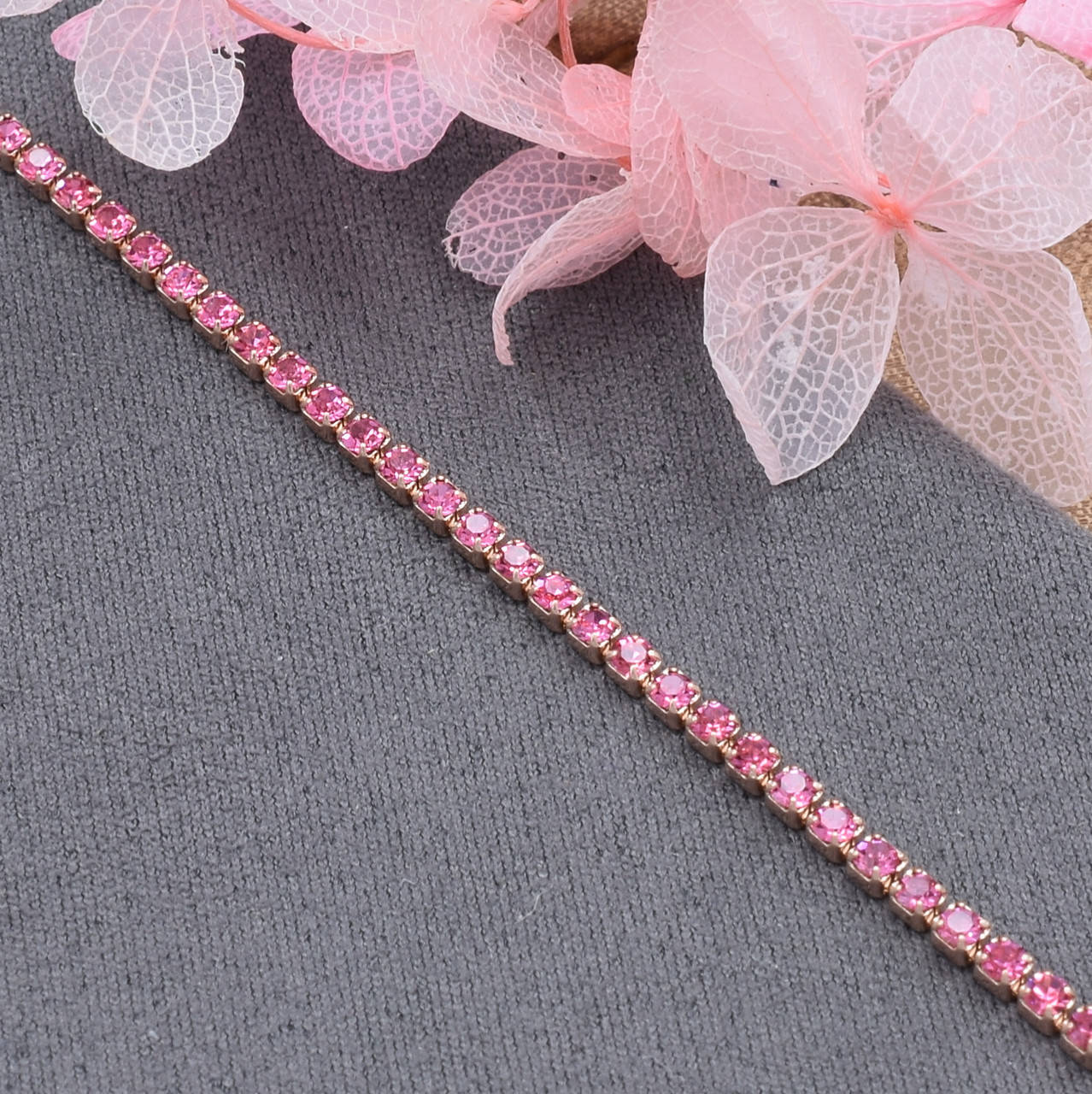 Браслет Xuping Французский стиль 40851 ширина 2 мм розовые фианиты позолота РО длина 17+2
Браслет Xuping Французский стиль 40851 ширина 2 мм розовые фианиты позолота РО длина 17+2